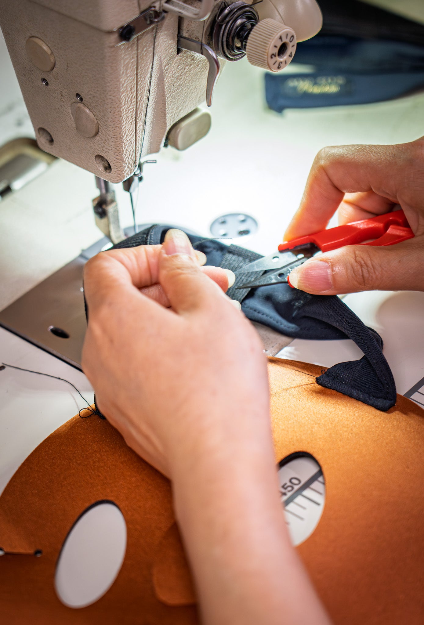 AILY SILK Premium ブラックシリカ・シルクフェイスマスク – AILY-WORLD