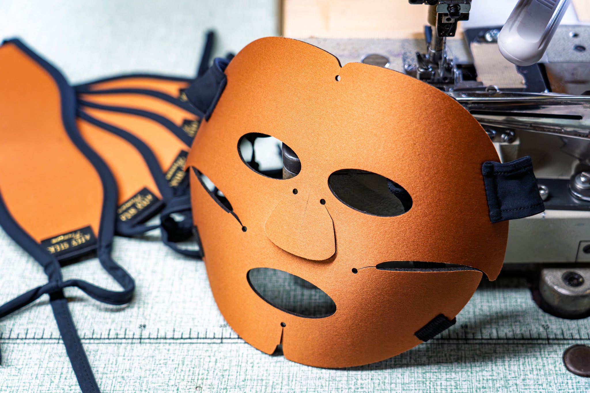 AILY SILK Premium ブラックシリカ・シルクフェイスマスク – AILY-WORLD